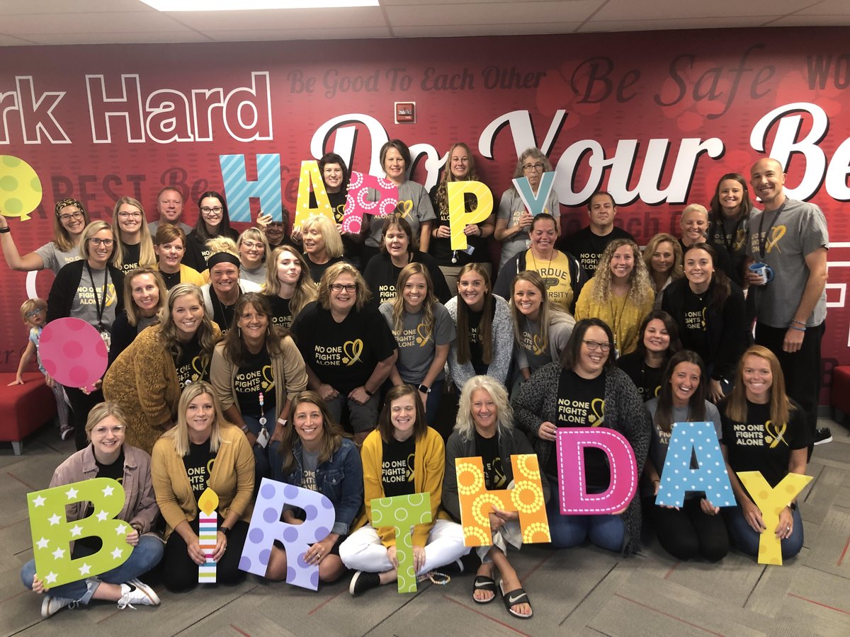 BHMSDnews's tweet photo. BHES 1st grader Emma is spending her birthday undergoing cancer treatment, but BHES teachers and staff wanted her to know they are thinking of her. They wore shirts in her honor and sent her messages, including a recording of them singing her happy birthday! #BHMSD #oneBluffton https://t.co/8d5jzZjXVu