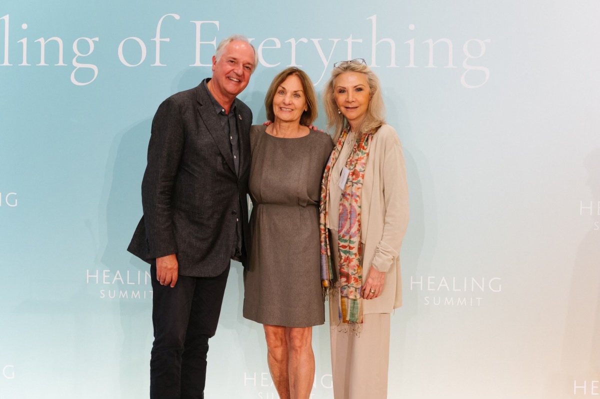 Global leaders Gina Diez Barroso and Paul Polman pondering at the #Healingsummit22 the need to bring humanity into global business #paulpolman #netpositive #healinghotels #daliaempower #womenleaders #thehealingofeverything