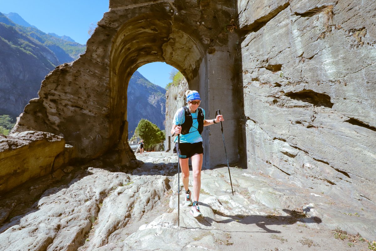 TerritorioTrail's tweet photo. @TDG_trail #TOR2022 | Actualizamos y, tras la salida de Verjee de Donnas, la ventaja de Silvia es de 51'

El dato de la parada en la base de vida de Donnas asusta:
Silvia Trigueros: 42 seguros
Sabrina Verjee: 38 minutos https://t.co/VOwSKKXc4e