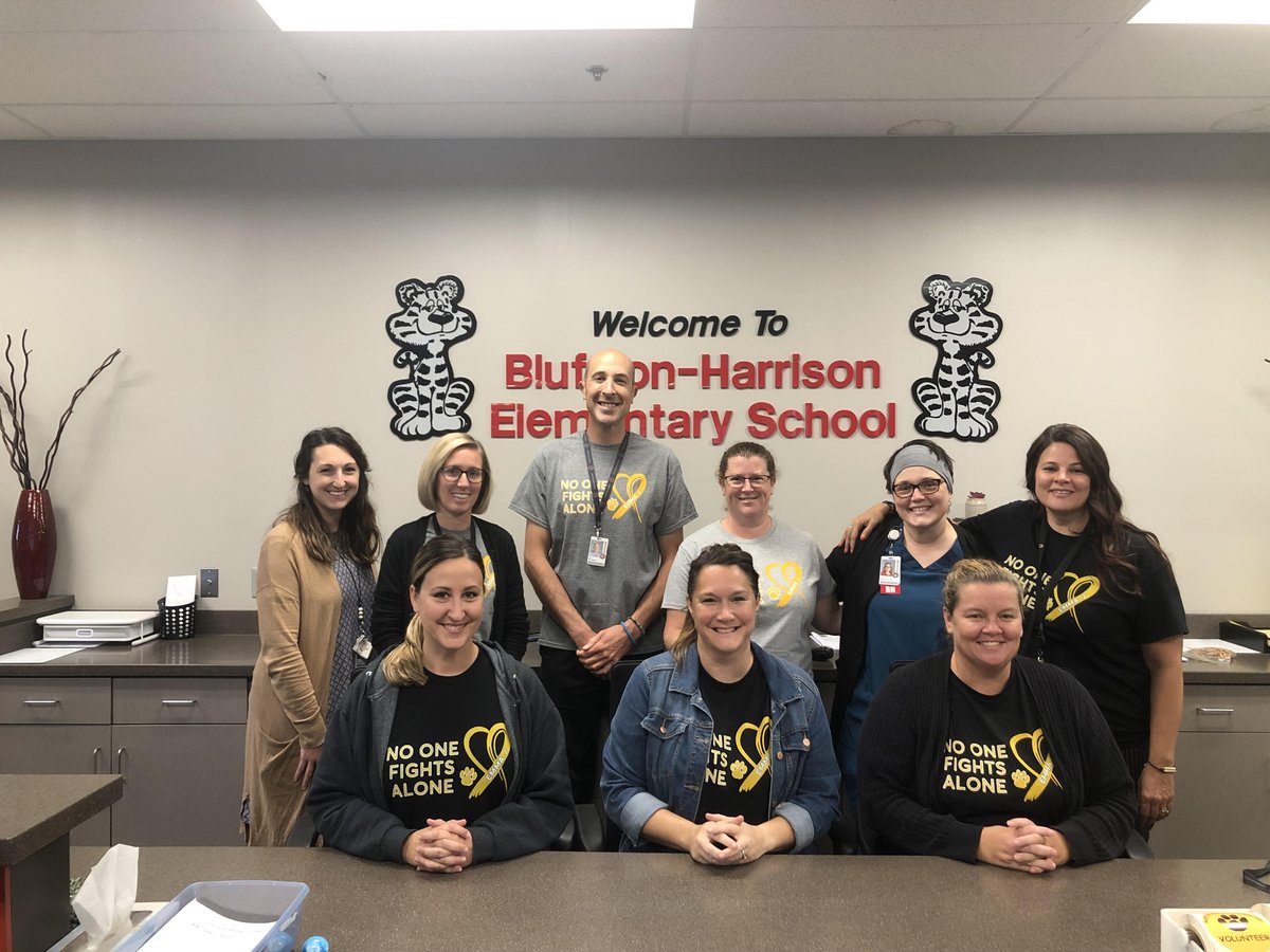 BHMSDnews's tweet photo. BHES 1st grader Emma is spending her birthday undergoing cancer treatment, but BHES teachers and staff wanted her to know they are thinking of her. They wore shirts in her honor and sent her messages, including a recording of them singing her happy birthday! #BHMSD #oneBluffton https://t.co/8d5jzZjXVu
