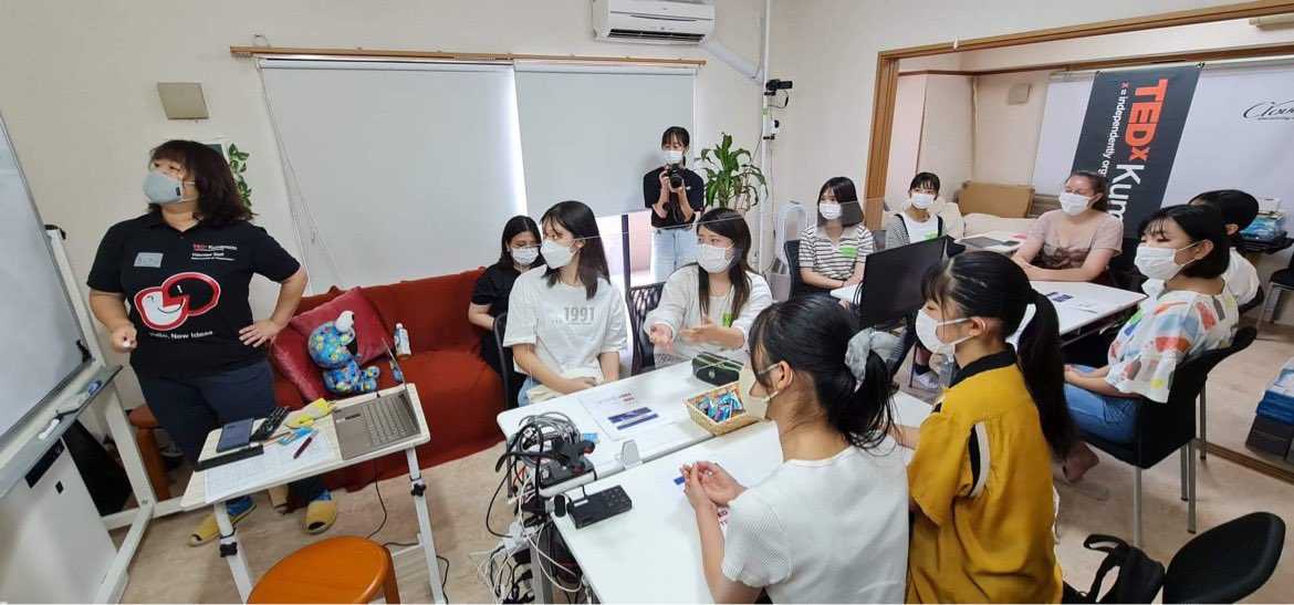 TEDxKumamoto's tweet photo. 9/11のスタッフ説明会、
今回はスタッフの活動体験として短いTED Talkを題材にディスカッションを行いました。みんな活発に意見を出し合っていました。
早速全員がその日にスタッフに加わってくれました！

次の説明会は9/17です↓
https://t.co/Q0pKn0acXE
スタッフへの一歩を踏み入れてみませんか？ https://t.co/zgIOZmw2nc