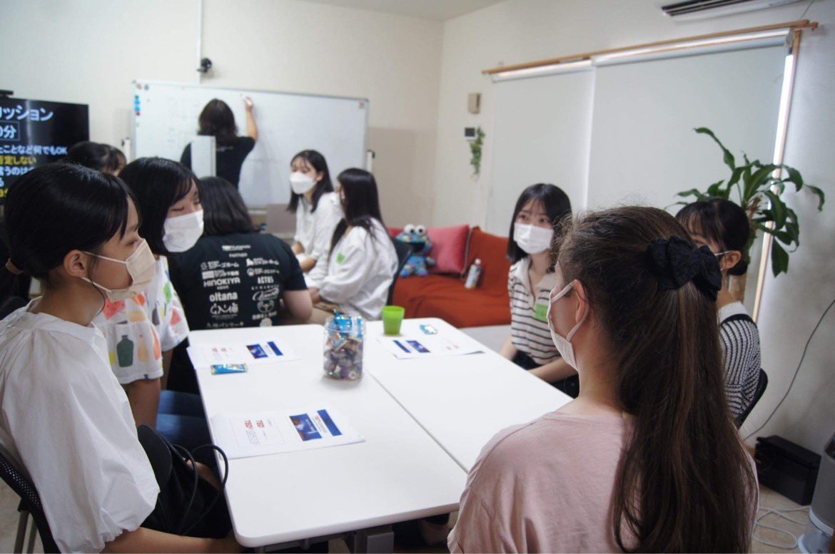 TEDxKumamoto's tweet photo. 9/11のスタッフ説明会、
今回はスタッフの活動体験として短いTED Talkを題材にディスカッションを行いました。みんな活発に意見を出し合っていました。
早速全員がその日にスタッフに加わってくれました！

次の説明会は9/17です↓
https://t.co/Q0pKn0acXE
スタッフへの一歩を踏み入れてみませんか？ https://t.co/zgIOZmw2nc