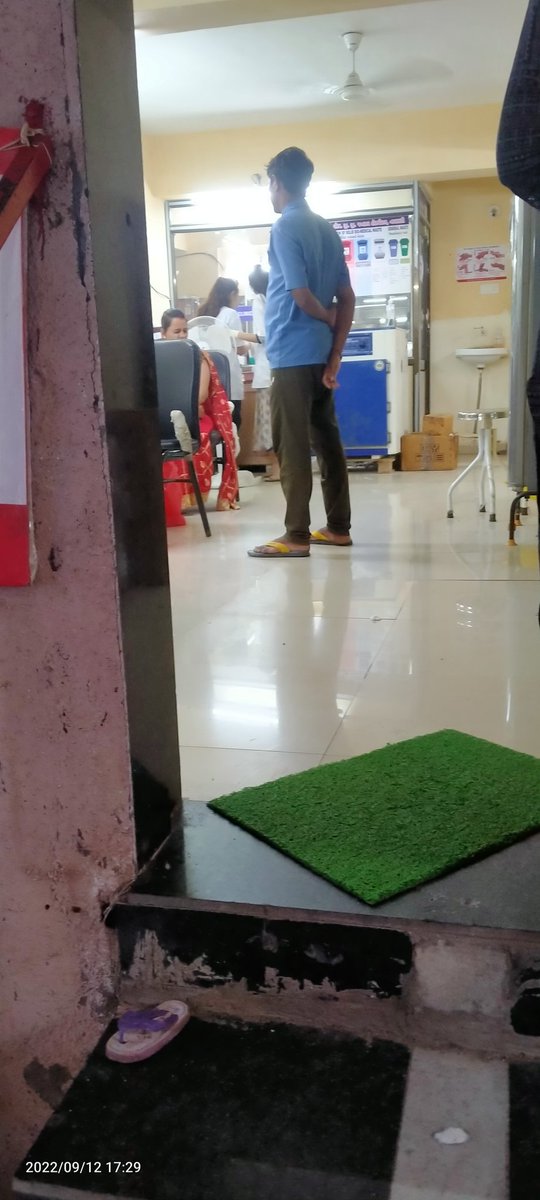 Hindu_boy_57's tweet photo. @MoHFW_GUJARAT @narendramodi @PMOIndia 
This is the level of our Navsari Civil Hospital. In the laboratory, the normal testing machine does not work and by putting a board of not wearing slippers, they themselves come inside wearing slippers. Is this correct? @CollectorNav https://t.co/QkGwtgrL2H