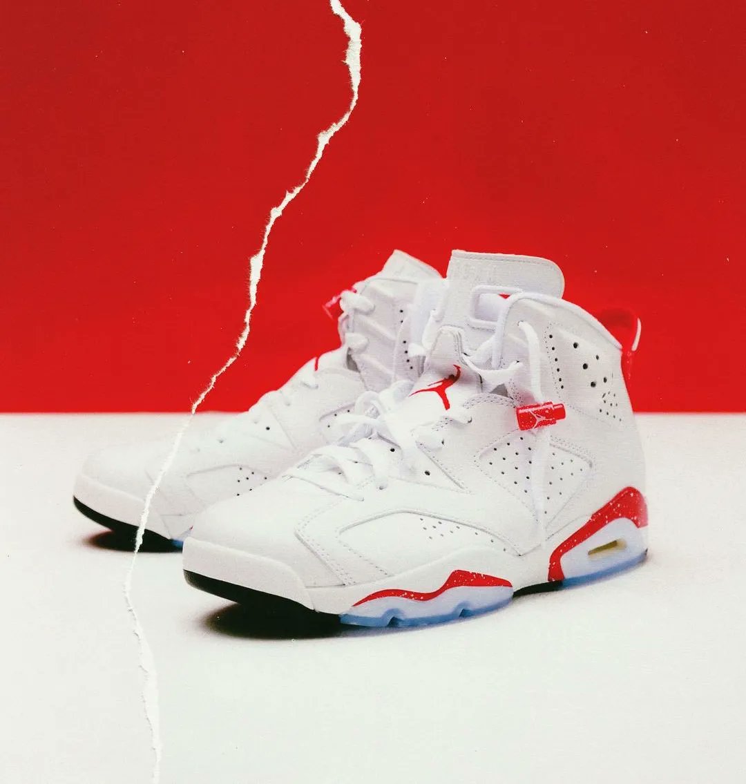 SneakerShouts's tweet photo. Restocked via DSG 
Air Jordan 6 Retro "Red Oreo” 

BUY HERE: https://t.co/yLWEgBk9f0 https://t.co/AQQ9Jq1Mwn