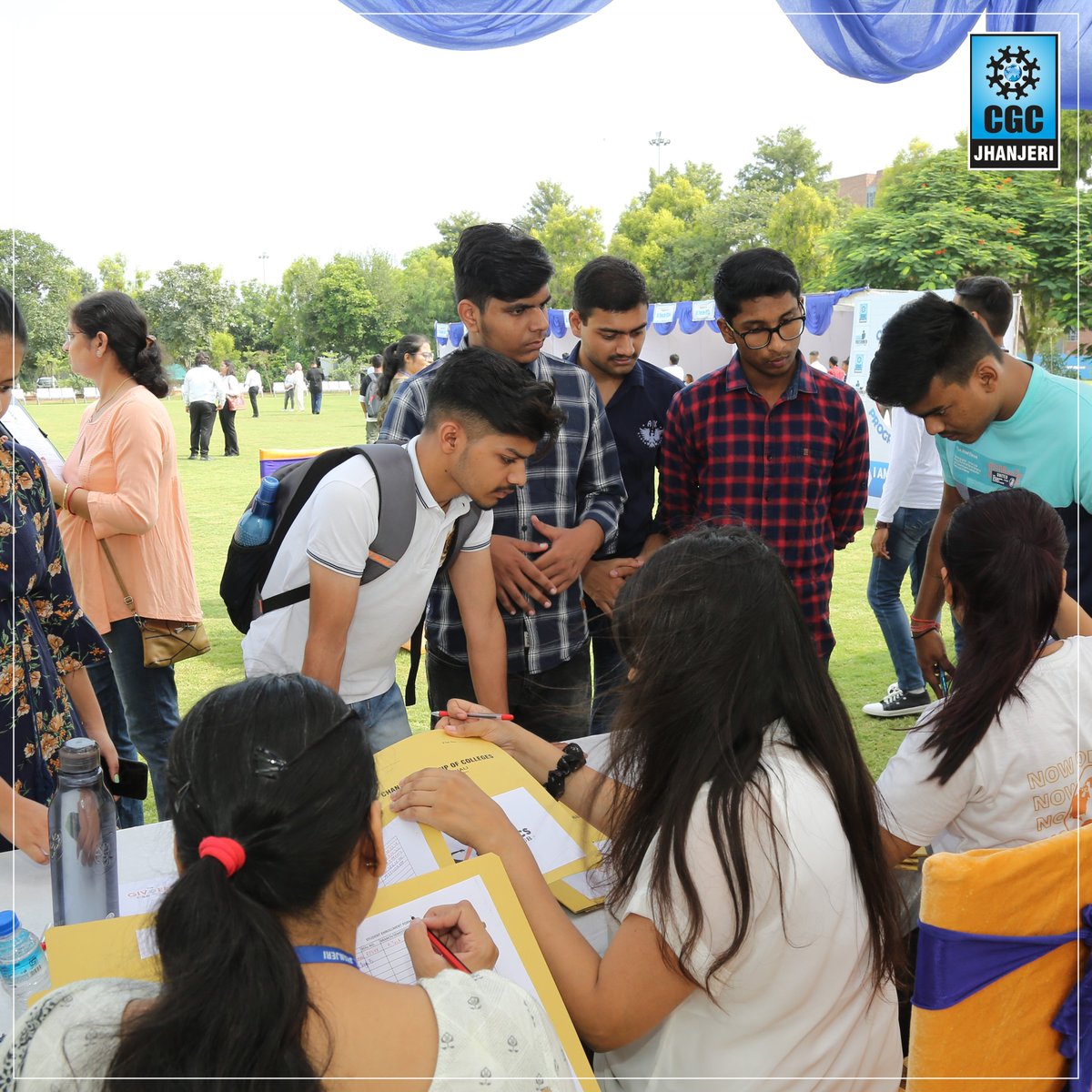 cgcuniversity's tweet photo. TBT, students’ registration during orientation program is in progress! Overwhelmed to see how they’re making the most of the time in photo booths and getting themselves familiar with their second-home.
#lifeatcgc #freshmen2022 #orientation #freshers2022 #Punjab https://t.co/QEZKOJFCW5