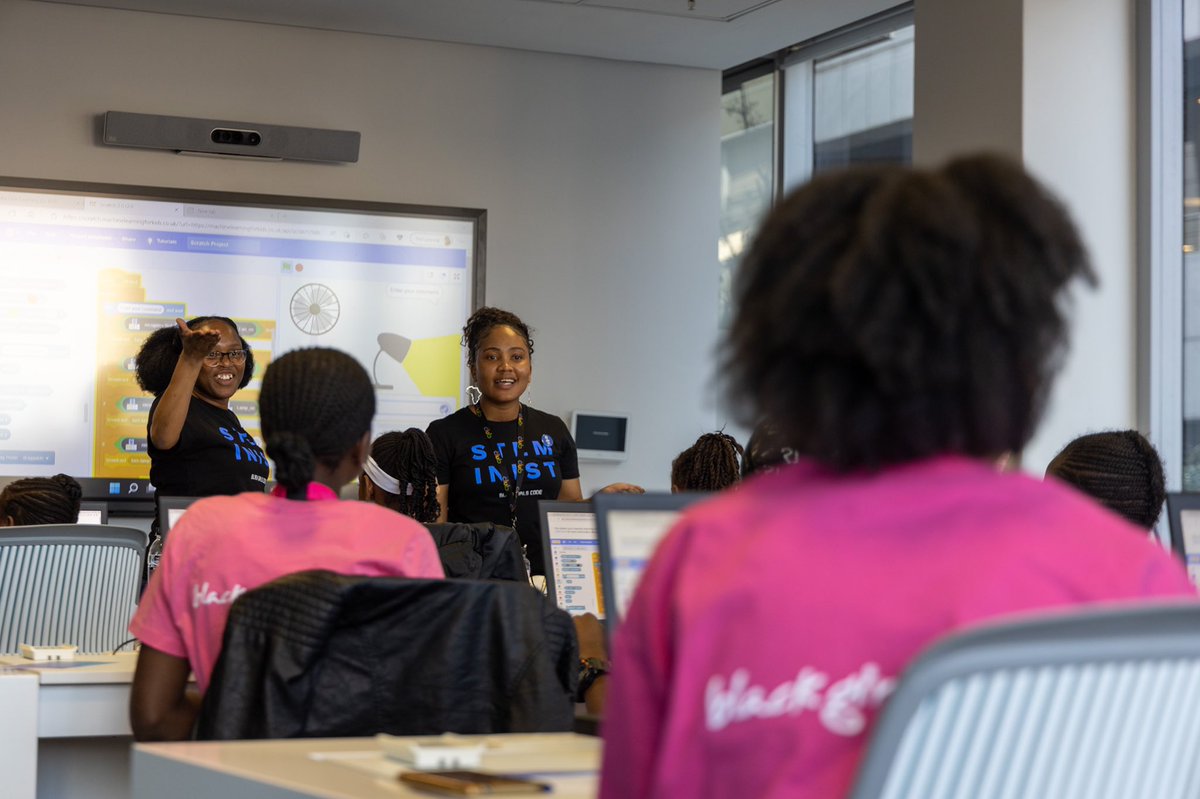 4otune's tweet photo. Over the weekend I got to witness the excitement of young girls being introduced to the world of tech at the @BlackGirlsCODE event hosted at #IBMsa πΏπ¦
They grasped the concepts well & enjoyed the full experience of learning
Thanks for the invite @HlullyR
#Tech4Good https://t.co/3x1Ji1DFsn