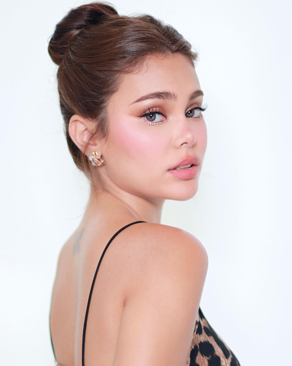 ivaniansOFC's tweet photo. Exceptional beauty of Ms. @IvanaAlawi 🤍she’s one of the most genuine heart i ever know. Hair by @hairsetbydoms  #paulunatingmakeup #ivanaalawi #celebrityclient #hairsetbydoms #ball #Eventfortoday #ivana #makeuplook #makeupartistph #oneofakind #beautifulclient
📸 @onlypaulunating https://t.co/9xuqlP8dNY