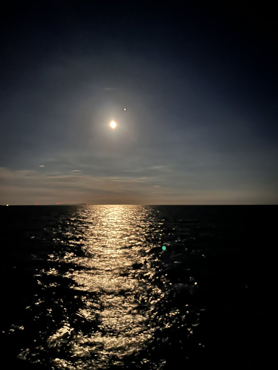 KatBB's tweet photo. Summer might be over, but at least the moon is now pretty cool 🌙 https://t.co/ttpcyTMpzH