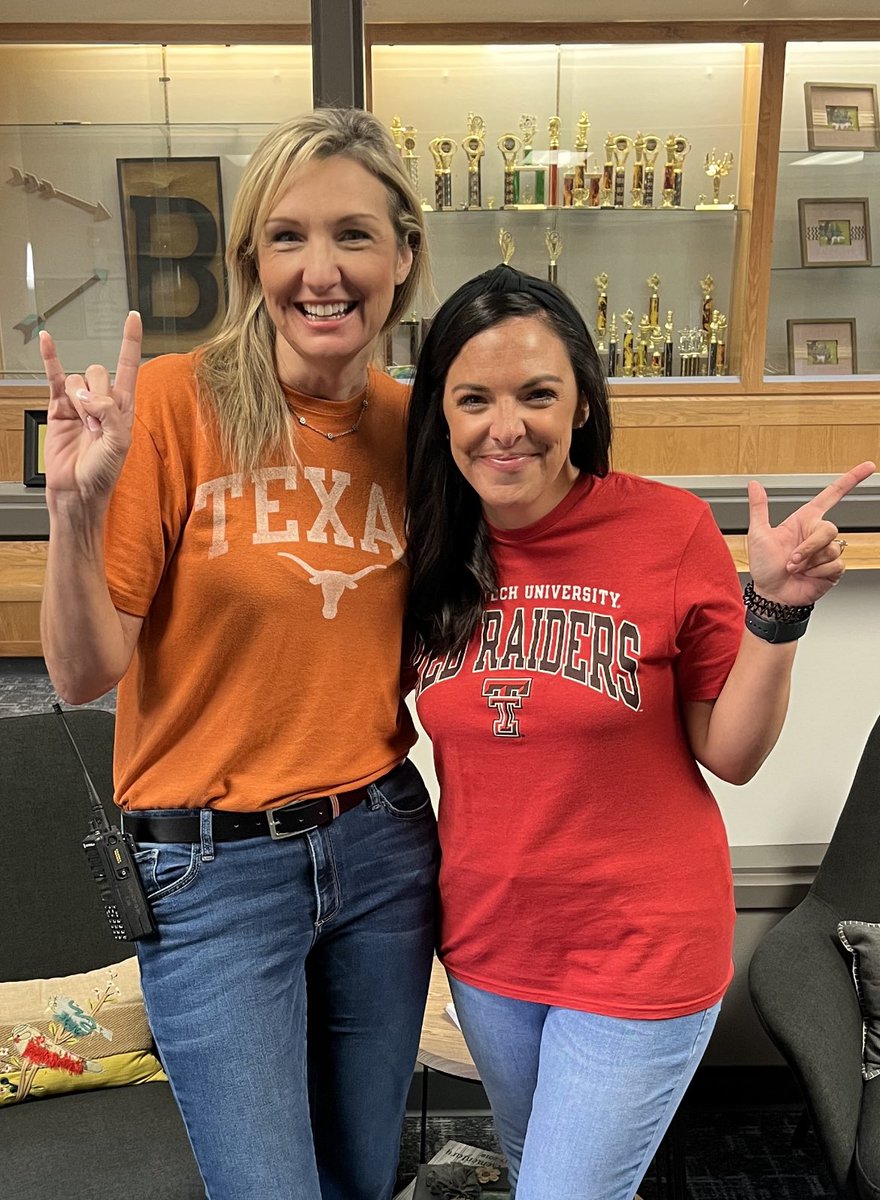 It’s college and career week <a href="/Bledsoe_Elem/">Bledsoe Elementary</a> !! <a href="/DaysMrs/">Soney Day</a> #BledsoeStrong #WeareBledsoe #FISDmadetoshine