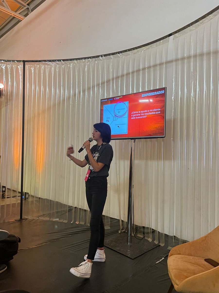 irrazonables_'s tweet photo. Contentísimas de la mega experiencia #Empoderador en el bootcamp del pasado sábado☄️ Gracias @Emperador_Mx por hacer realidad este proyecto✨ #SinoTúQuién para participar 🔥 Aplica en https://t.co/psrcRxkbyw https://t.co/FtzKjUakBT
