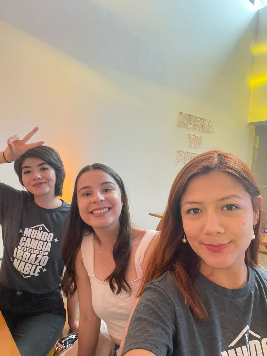 irrazonables_'s tweet photo. Contentísimas de la mega experiencia #Empoderador en el bootcamp del pasado sábado☄️ Gracias @Emperador_Mx por hacer realidad este proyecto✨ #SinoTúQuién para participar 🔥 Aplica en https://t.co/psrcRxkbyw https://t.co/FtzKjUakBT
