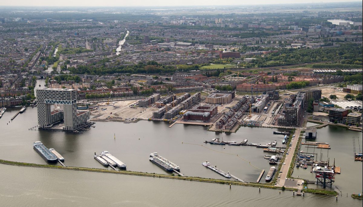 PBNZKG's tweet photo. Woningbouw in het #NZKG: in de regio moet een balans worden gevonden tussen transformatie en stedelijke vernieuwing. Ook zou met warmtenetten een koppeling gemaakt kunnen worden met verduurzaming van de industrie. Meedenken over de woonuitdagingen?↙️ https://t.co/NRcpB9w9NR https://t.co/R7JiMzYTjd