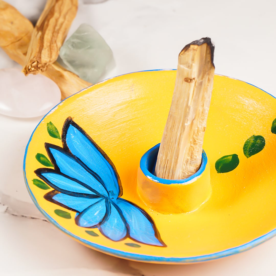 🌼Sarı Lotus Temalı Palo Santo Tütsülük, Budist geleneğinde ayrı bir değeri olan lotus çiçeğinin saflığını ve berraklığını en iyi şekilde üzerinde taşır.

🌼Tasarımı ve işlevselliği sayesinde tüm ağaç tütsülerinizi rahatlıkla kullanabileceğiniz bir tütsülüktür.

#tütsü #tütsülük