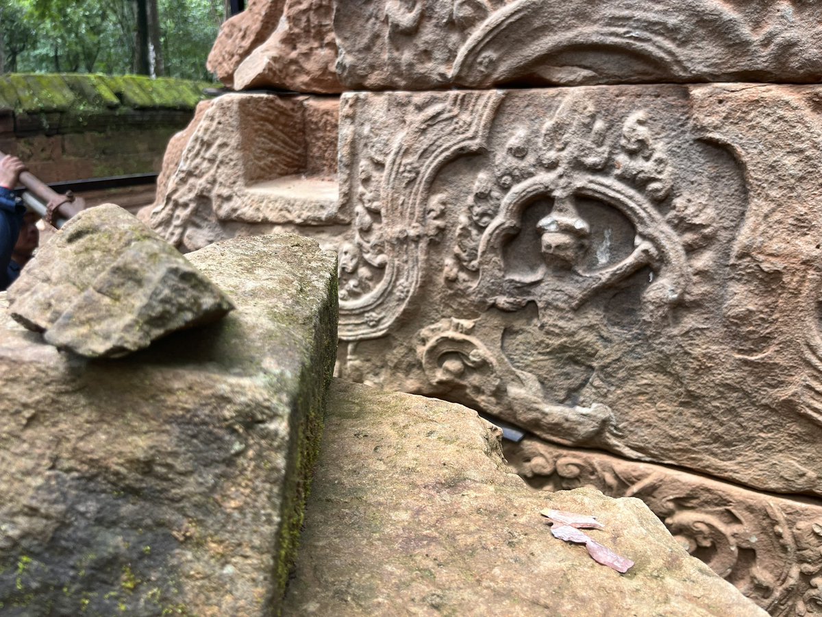 CurtisSChin's tweet photo. #Cambodia 🇰🇭 — More scenes from a visit to #KohKer & a shout-out to @SDNYnews @HSINewYork @CultureAtState & continued US-Cambodian cooperation to @CombatLooting & recover Cambodia’s looted heritage.
Here w/ @ChasingAphrodit author @jasonfelch. #ReadHisBook #curtischinbookclub https://t.co/LMIqj08i17