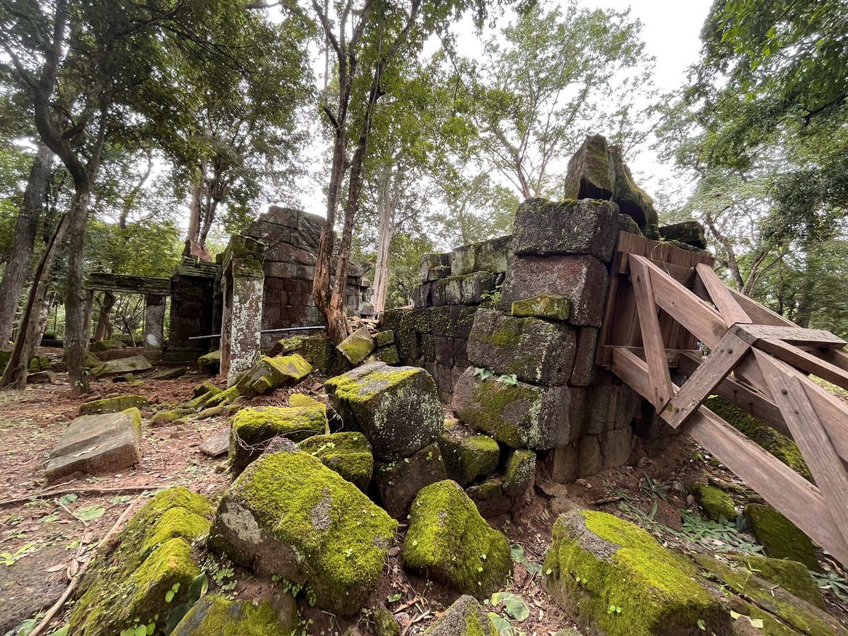 CurtisSChin's tweet photo. #Cambodia 🇰🇭 — More scenes from a visit to #KohKer & a shout-out to @SDNYnews @HSINewYork @CultureAtState & continued US-Cambodian cooperation to @CombatLooting & recover Cambodia’s looted heritage.
Here w/ @ChasingAphrodit author @jasonfelch. #ReadHisBook #curtischinbookclub https://t.co/LMIqj08i17