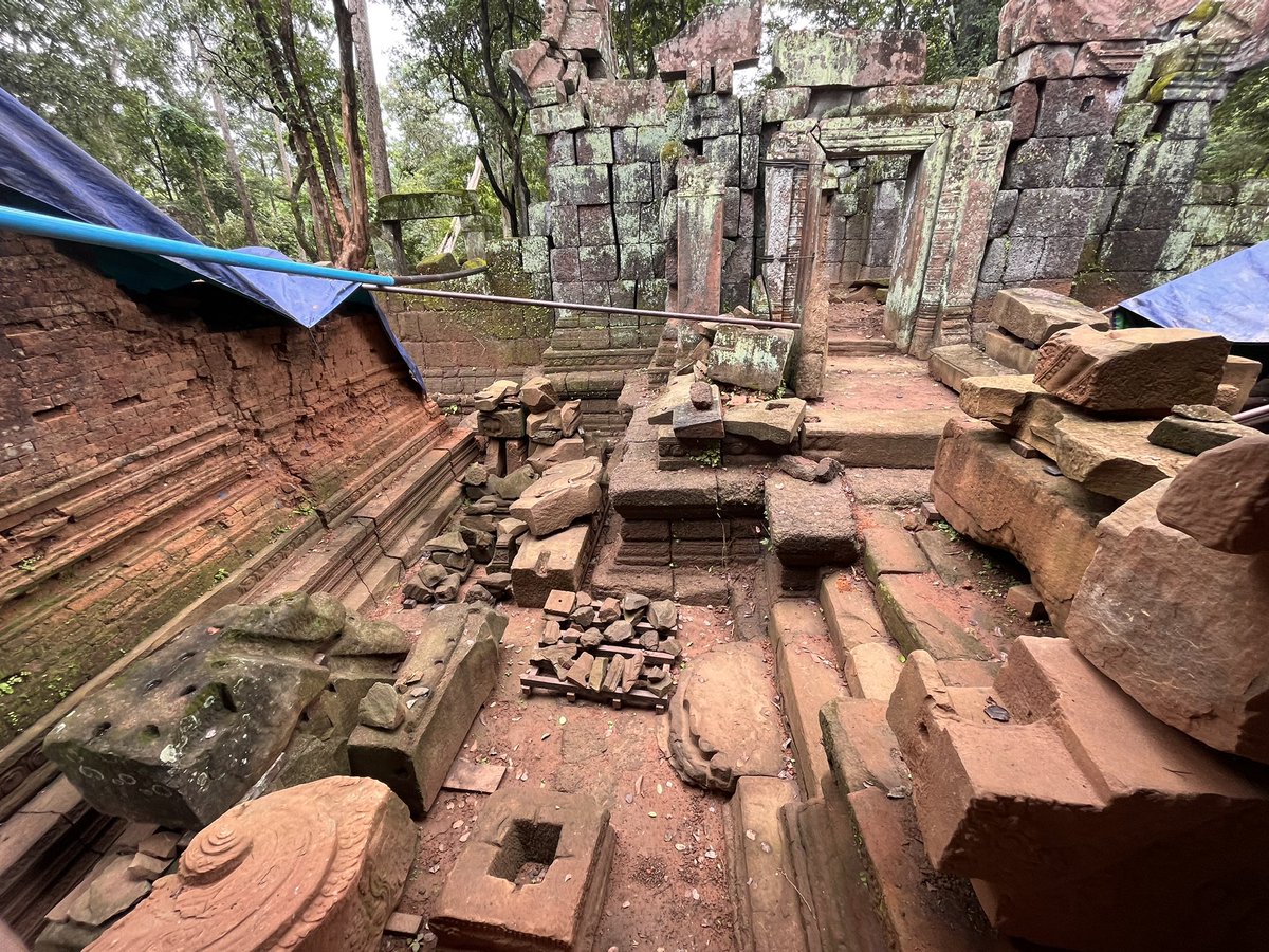 CurtisSChin's tweet photo. #Cambodia 🇰🇭 — More scenes from a visit to #KohKer & a shout-out to @SDNYnews @HSINewYork @CultureAtState & continued US-Cambodian cooperation to @CombatLooting & recover Cambodia’s looted heritage.
Here w/ @ChasingAphrodit author @jasonfelch. #ReadHisBook #curtischinbookclub https://t.co/LMIqj08i17
