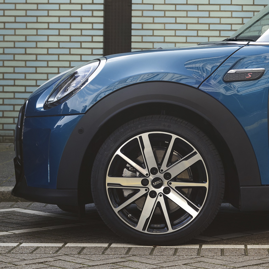 𝟓𝐱 𝐓𝐇𝐄 𝐅𝐔𝐍!
There’s room to stretch fun even further with the MINI 5-door Hatch, our spacious twist on the iconic original. Enjoy it at just 6.9% APR Representative. 
 
View offer: bit.ly/SnowsMINI5Door…

Snows MINI is a credit broker not a lender. Ts&amp;Cs apply.