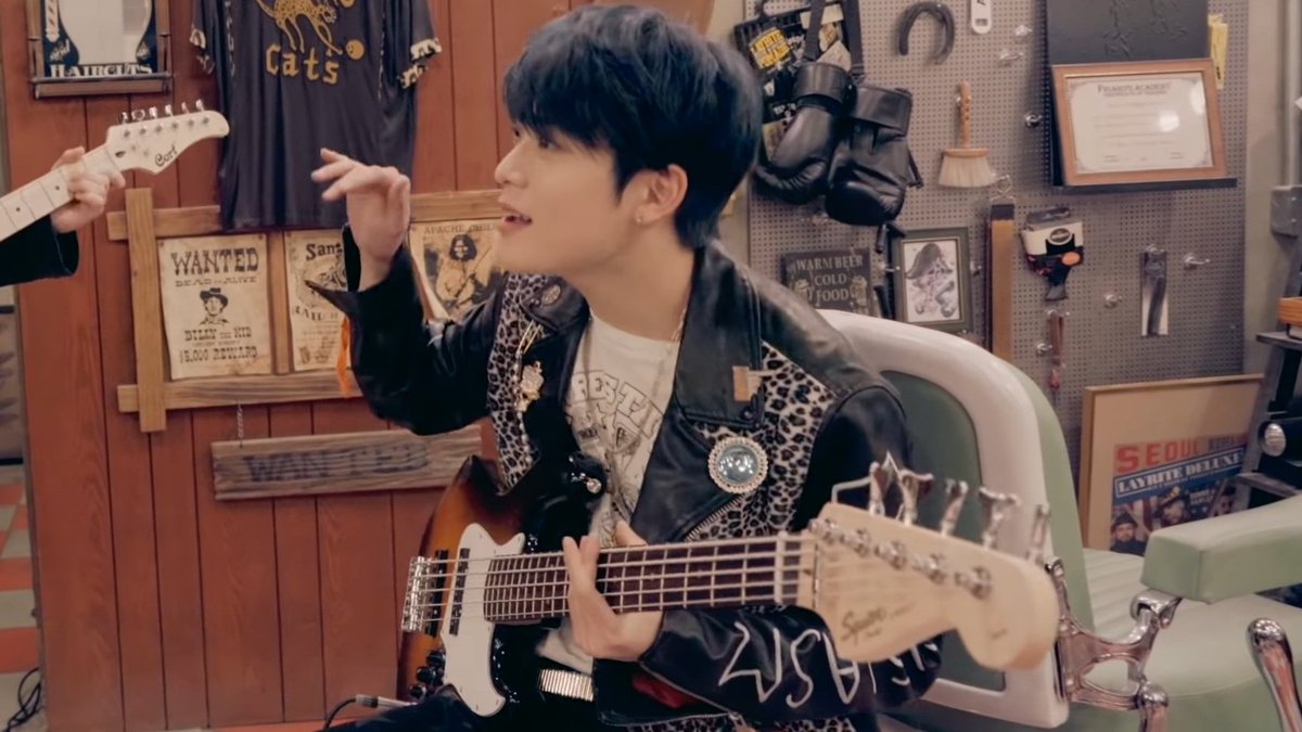 empathyoonoh's tweet photo. just Jaehyun playing guitar https://t.co/4YIQ9EjzYk