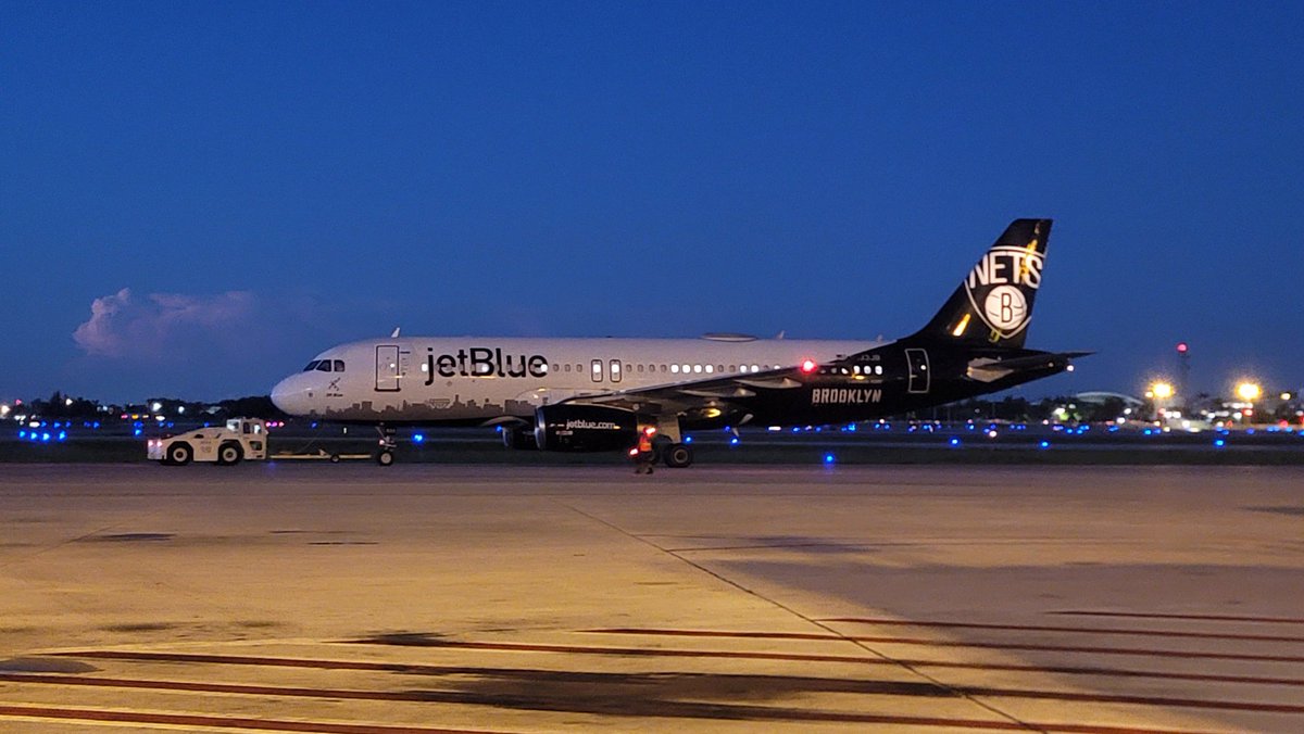 TheHubSports's tweet photo. Today is gonna be a GREAT day!! Love starting the day with cool liveries and The Super Team knocked out another 💯  My Team Rocks!! Make it AMAZING everyone!! #teamb6pbi @HelloJetBlue @JetBlue #jetbluesofly @flyPBI @YQRamos @hawk954 @Alexsto55724631 https://t.co/bfC9XZfTuJ