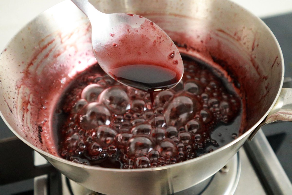 CulinarAmbition's tweet photo. Pomegranate glaze is not a usual recipe, but this delicious and easy balsamic reduction will elevate your dishes to the highest levels. 😃
https://t.co/rvLS4nOcuW
#pomegranate #reduction #glaze #balsamic #easyrecipe #homecooking #lovecooking #Foodies https://t.co/FZzkh8NsjG