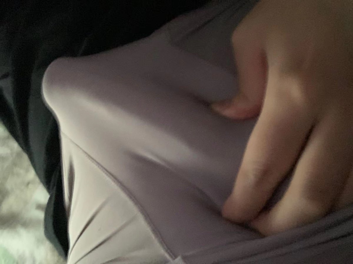 ZHlanglang's tweet photo. 每次都是想睡觉了，就这样子。这正常吗 https://t.co/CqLq6C0fGK