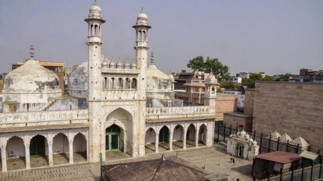 Dr_SQRIlyas's tweet photo. Varanasi court has rejected the plea
of Gayanvapi Masjid committee that the suit filed by the Hindu worshippers is barred by The Places of Worship Act &amp; the Waqf Act. It is an unforrunate decision, opening up a pandora's box leading to dangerous consequences for other such claims https://t.co/QYYSbWciti