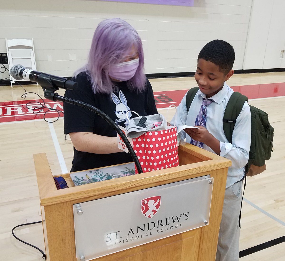 SAES's tweet photo. Ellen Oh (@ElloEllenOh), an award-winning author and cofounder of @diversebooks, engaged Middle Schoolers around writing fantasy and telling diverse stories. Oh curated the short-story anthology, "The Hero Next Door," which was this year's Middle School summer reading. https://t.co/hsBZbdso2t