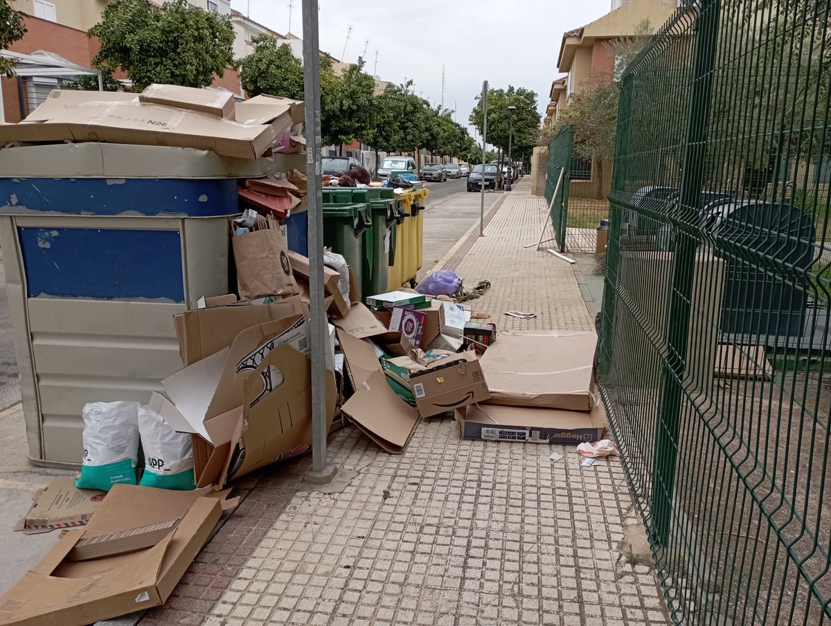 imarquezq's tweet photo. En directo en #altosdecastilleja Qué mejor para un día de viento y lluvia https://t.co/efLNM0gpT6