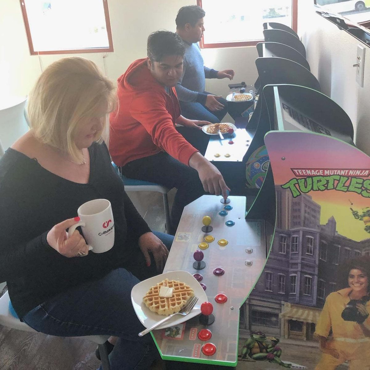 A little throwback on #NationalVideoGamesDay with some "work hard, play hard" action! 
Mmmmm. Now we want some waffles. 🤤🧇