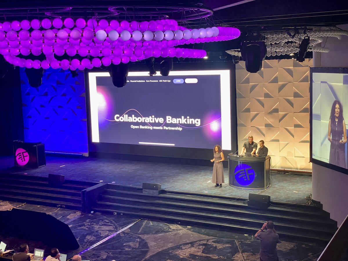 williamemills's tweet photo. #WMAClient Asa ASA does a great demo of their collaborative banking platform integrated with JHA and other core providers at #FINOVATE Fall. https://t.co/bSAuvK9t1H