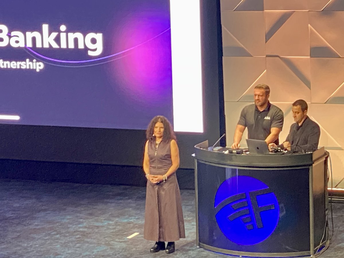 williamemills's tweet photo. #WMAClient Asa ASA does a great demo of their collaborative banking platform integrated with JHA and other core providers at #FINOVATE Fall. https://t.co/bSAuvK9t1H