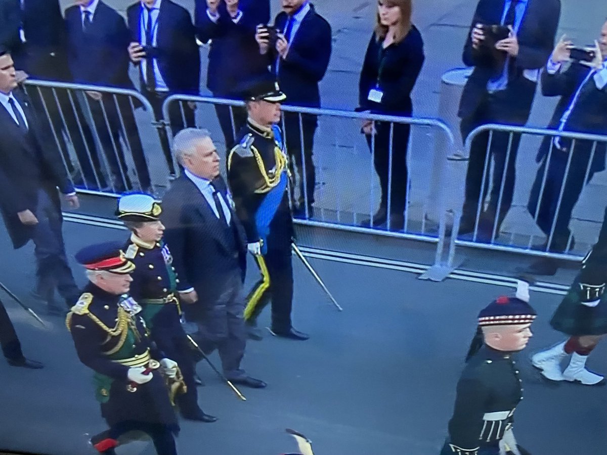 JimmyCockburn's tweet photo. ‘Please let me wear my admiral’s uniform, Charl…er, Your Majesty’
‘Fuck off, just be grateful you’re here and not in chokey, you’re lucky your suit isn’t covered in arrows’ #HMQEII https://t.co/BKvcU7Cl4g