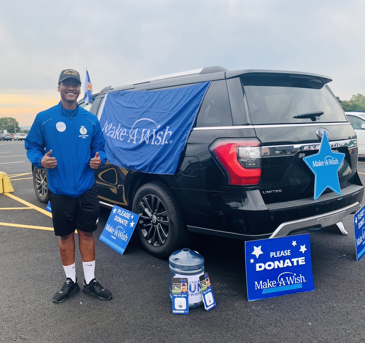 RunForWishesNS's tweet photo. Hello Digby!! 🤩

Members of HMCS Halifax Run For Wishes team are running across NS in support of granting wishes to critically ill children!

#HMCSHalifax
#RunForWishesNS
@townofdigby 
@MakeAWishNS https://t.co/dKcmk71L19