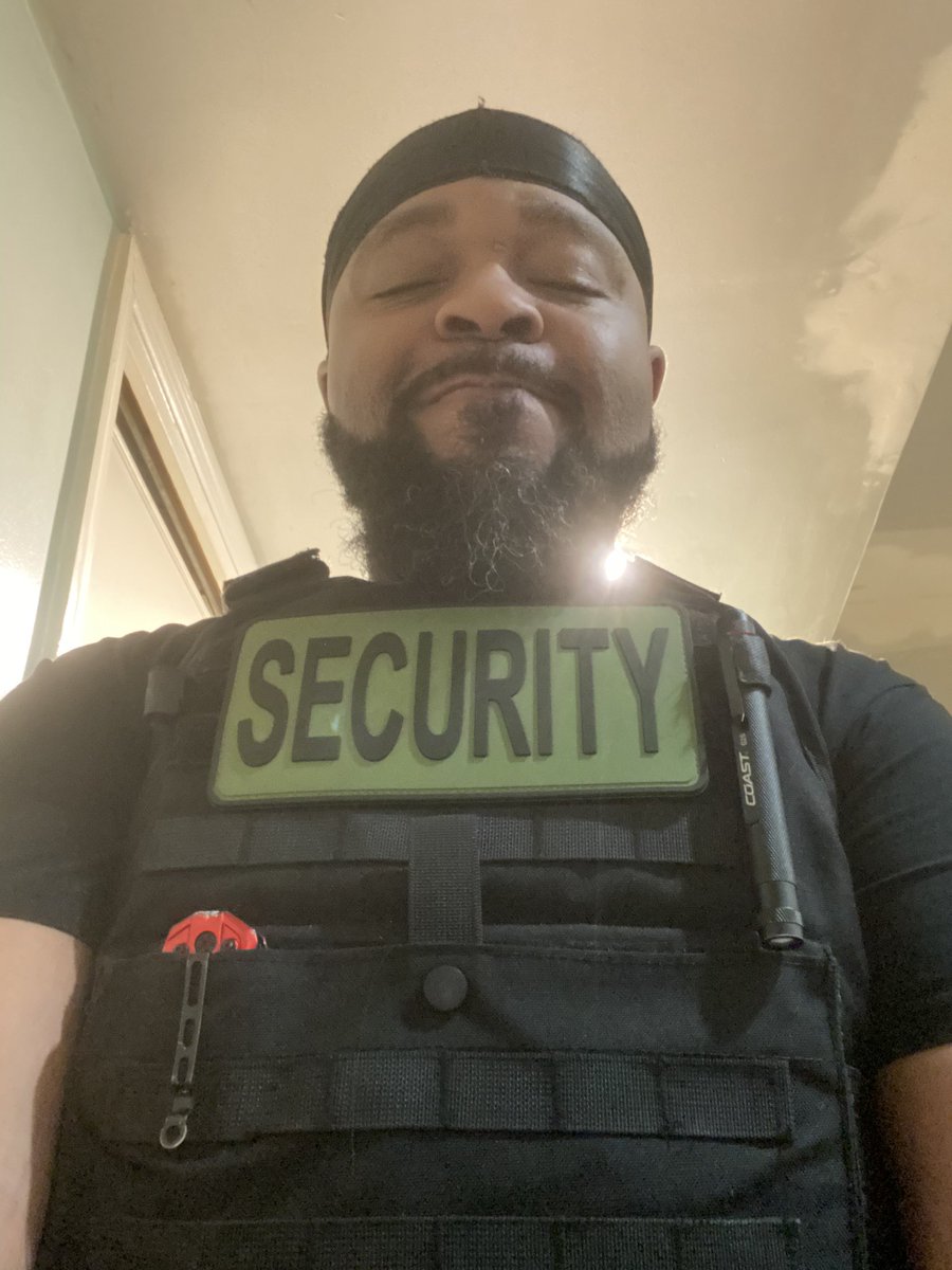 Apollo_SteEZ's tweet photo. Top flight of the world Craig #SecuritySecurity 💪🏽🦍🐻💯 #🅱️ig🅱️awdyGawdz #BigDude https://t.co/iS2Vkwyf0d