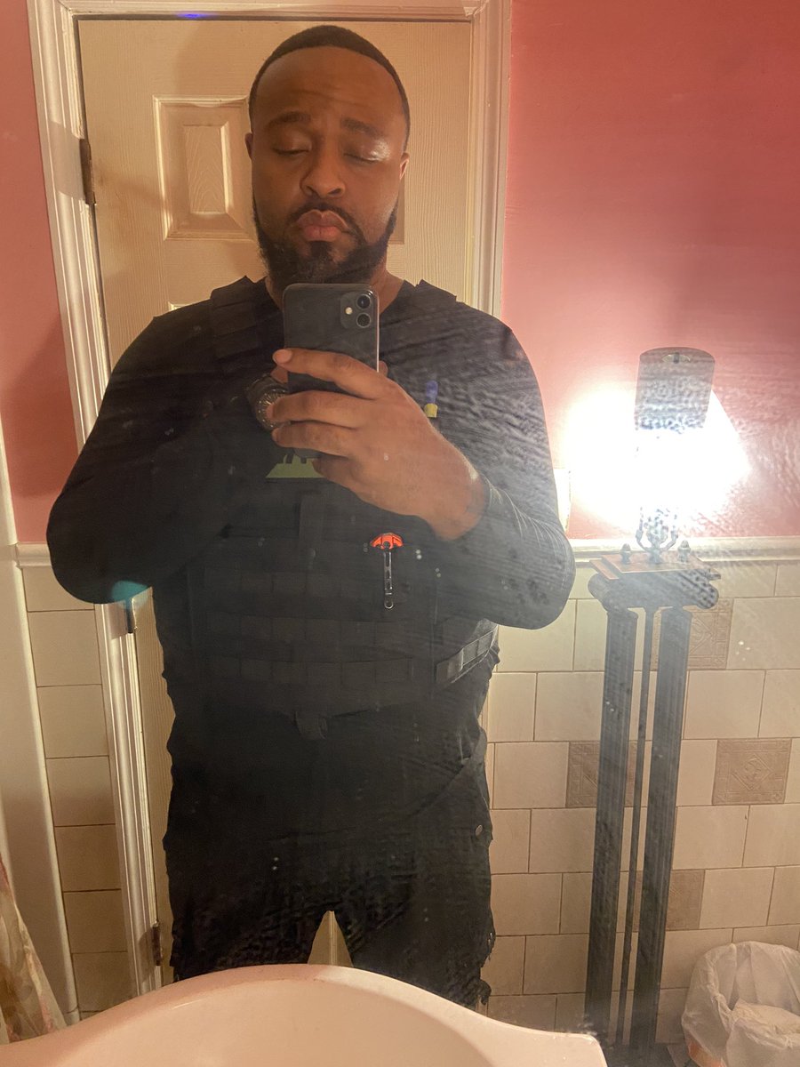 Apollo_SteEZ's tweet photo. Top flight of the world Craig #SecuritySecurity 💪🏽🦍🐻💯 #🅱️ig🅱️awdyGawdz #BigDude https://t.co/iS2Vkwyf0d