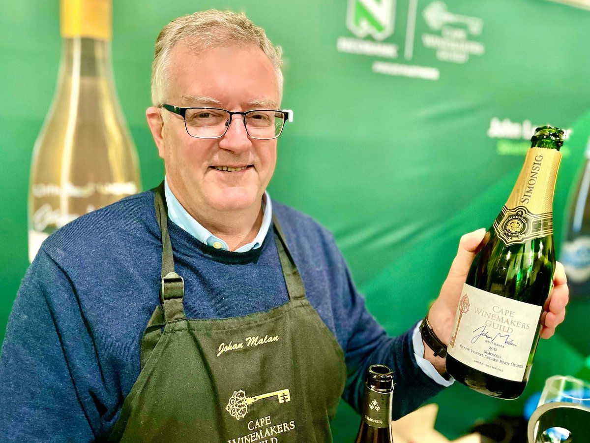 LaurasWorldza's tweet photo. Simonsig’s Second Generation Cap Classique Winemaker - Johan Malan.

In 1992, he founded the Cap Classique Association which led the category to grow immensely in the domestic &amp; international market.
https://t.co/3S6CbrWnnm

#LaurasWorld
#Simonsig
#CapeWinemakersGuild
#CWGAuction https://t.co/Bk24CxFUox