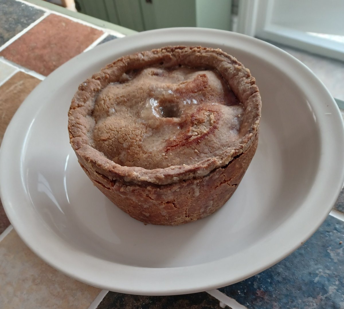 Della_Girl's tweet photo. Large #homemade #handraised #porkpie I made for Dan @HideTheBiscuits &amp; my bro Robert to share. #homemincedpork #homecuredbacon #sausagemeat #apple #sage #nutmeg #seasalt #blackpepper and #hotwatercrust pastry of #spelt &amp; #wholemeal #flours and baked in a #slowcooker for 6 hrs. https://t.co/UjsNVKIjnq