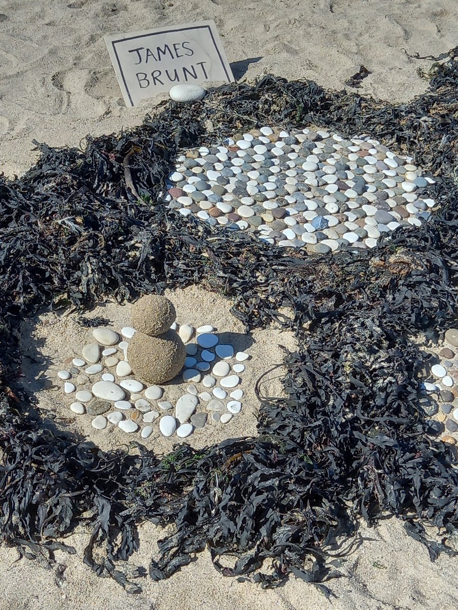 debbie_creaser's tweet photo. More stone/sand art from Saturday @BridlingtonEast many artists present including James Brunt and James Craig Paige plus many more extraordinary talents! #StoneArt #StoneStacking https://t.co/qxEB8a3hzT