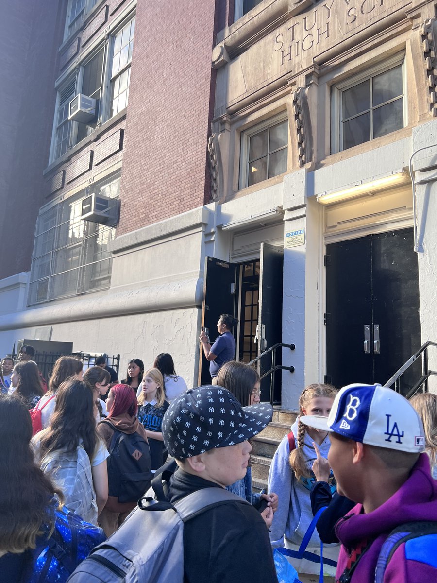 CIOBCitywide's tweet photo. Our excited students at the Institute for Collaborative Education are ready to get back to school! #instituteforcollaborativeeducation #highschool #highschoolstudents #CIOB #education #backtoschool #firstdayback #getreadyforschool #nycdoe https://t.co/URzFO8ZX5r