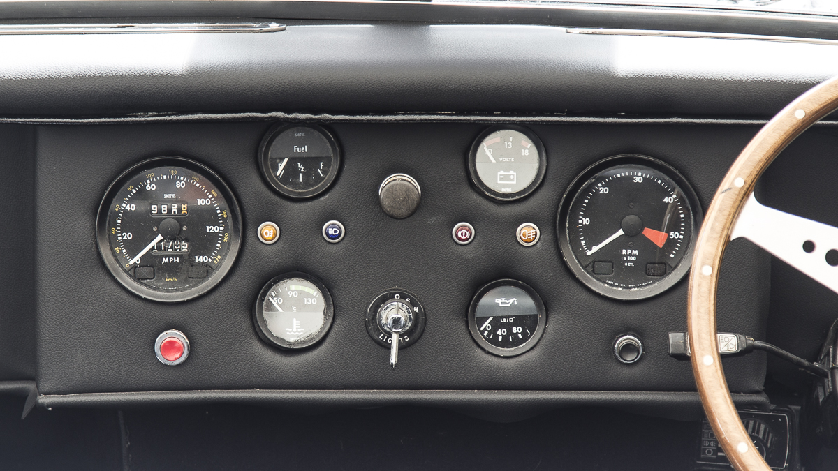 caigauge's tweet photo. The dashboard of a replica Jaguar XK120 featuring classic SMITHS gauges to reflect the original classic
#jaguar #replicacar #jaguarxk120 #smithsgauges
SMITHS gauges for classic Jaguar cars > https://t.co/zmvD85uxe8 https://t.co/0grm35T59a