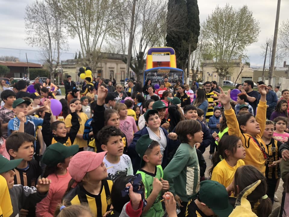 interiorCAP's tweet image. La Peña @Carmelolate celebró el Día del Carbonerito en su localidad y junto casi 200Kg de alimentos no perecederos para donar.