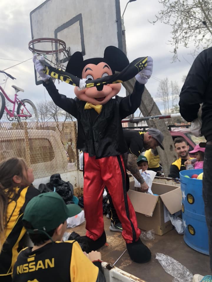 interiorCAP's tweet image. La Peña @Carmelolate celebró el Día del Carbonerito en su localidad y junto casi 200Kg de alimentos no perecederos para donar.