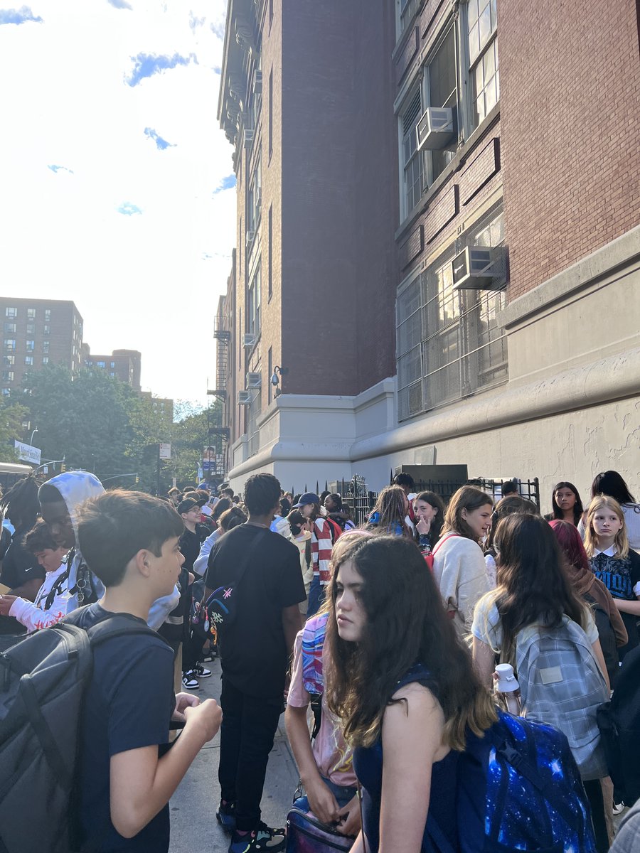 CIOBCitywide's tweet photo. Our excited students at the Institute for Collaborative Education are ready to get back to school! #instituteforcollaborativeeducation #highschool #highschoolstudents #CIOB #education #backtoschool #firstdayback #getreadyforschool #nycdoe https://t.co/URzFO8ZX5r
