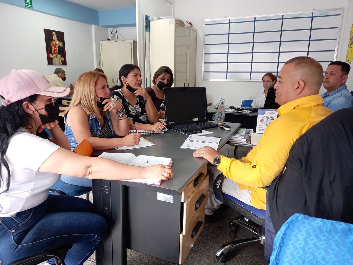 #Táchira jefe de División de Supervisión sostiene reunión con jefes de las distintas divisiones de @ZonaEducTachira para organizar próximas jornadas de formación en el marco del incio del año escolar 2022-2023.  @MPPEDUCACION <a href="/DGSEMPPE/">DIRECCIÓN GENERAL DE SUPERVISIÓN MPPE</a> <a href="/_LaAvanzadora/">Yelitze Santaella</a> <a href="/Berzabethg1/">Berzabethgandicaoficial</a>