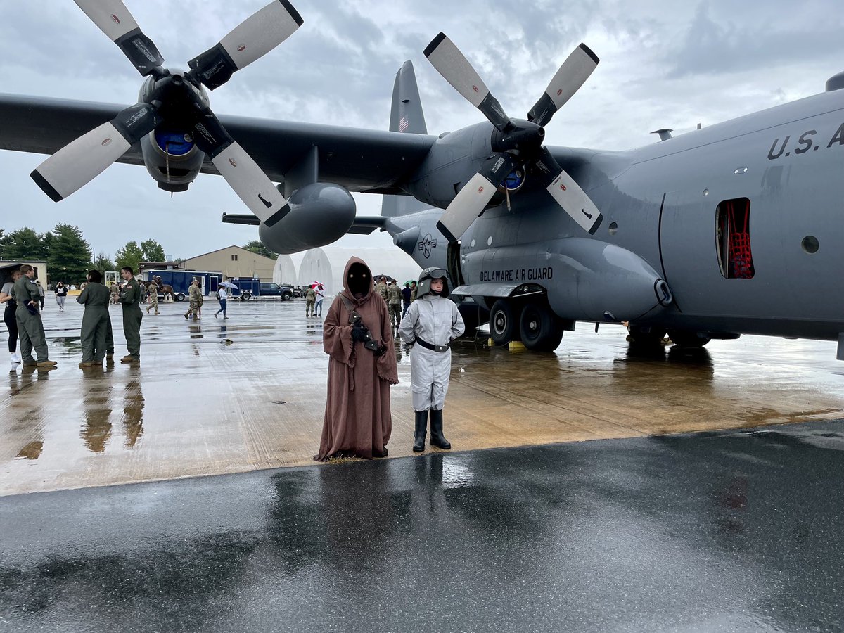 501stFirstState's tweet photo. Thank you to the Delaware Air National Guard for inviting us out to your Family Day. IS-24570 had her hands full trying to keep DZ-11155 from scavenging everything in sight, but a good time was had by all.
#501stLegion #FirstStateGarrison #KraytClanDetachment #ACD https://t.co/Rr8fdl9MW2