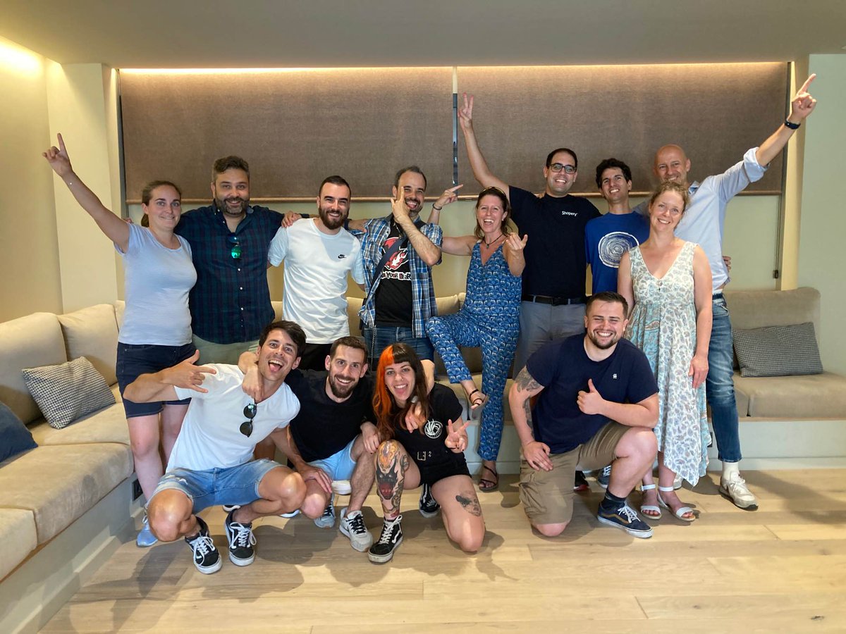 Estamos buscando nuevos compañeros o compañeras para construir la nueva generación de Marketplaces! Eres #Product owner,  #QA, #Frontend o #Backend Engineer? Te esperamos! Más info en bit.ly/Shoperyrecruit