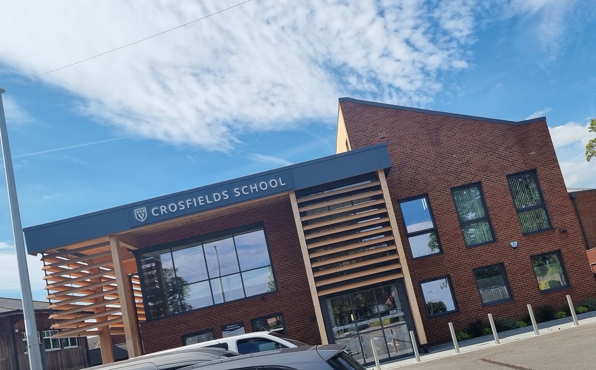 Thank you to the students @CrosfieldsNews for engaging with my sessions on #MentalHealthAwareness, today. Tough conversations handled with maturity. Looking forward to delivering  #parent awareness session om self-harm this evening and staff session in a few weeks. #PSHE #PDC