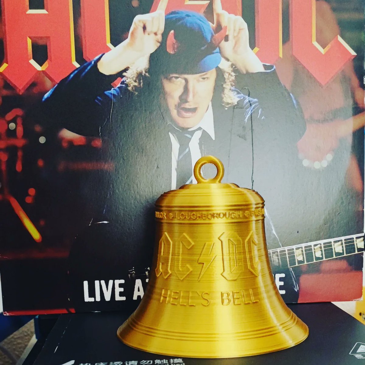 chrisexposito's tweet photo. hell's bell AC⚡DC #3d #3dprinting #3dprint #hellsbell #acdc #campana #infierno #rock #hobby #maker #impresion3d #impresora3d #impresora3despaña https://t.co/0Fr96SjfXq