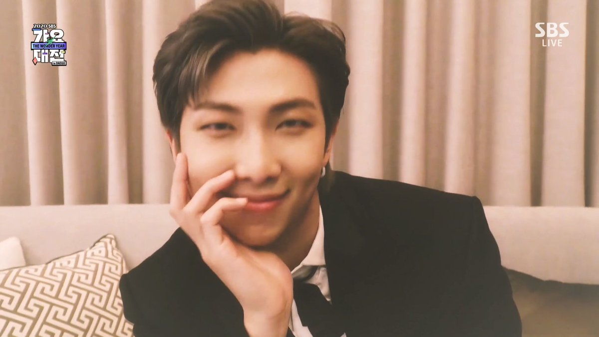 AwakeLilya's tweet photo. Happy birthday Namjoon~a🫰💜💜💜💜💜💜💜
#HappyBirthdayNamjoon 
#NAMJOONDAY 
#HappyRMDay 
@BTS_twt https://t.co/GBZjUhHSdj