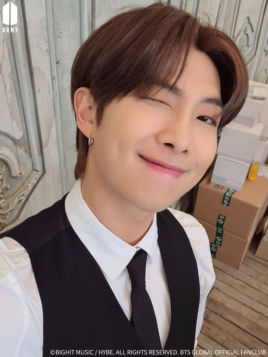 AwakeLilya's tweet photo. Happy birthday Namjoon~a🫰💜💜💜💜💜💜💜
#HappyBirthdayNamjoon 
#NAMJOONDAY 
#HappyRMDay 
@BTS_twt https://t.co/GBZjUhHSdj